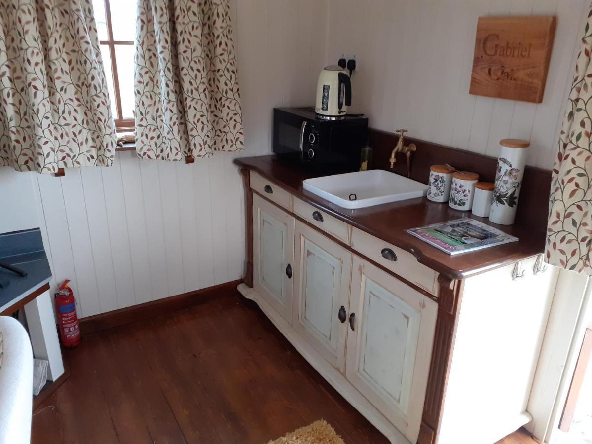 Glamping In Wiltshire In Our Luxury Shepherds Hut Chippenham  Eksteriør billede