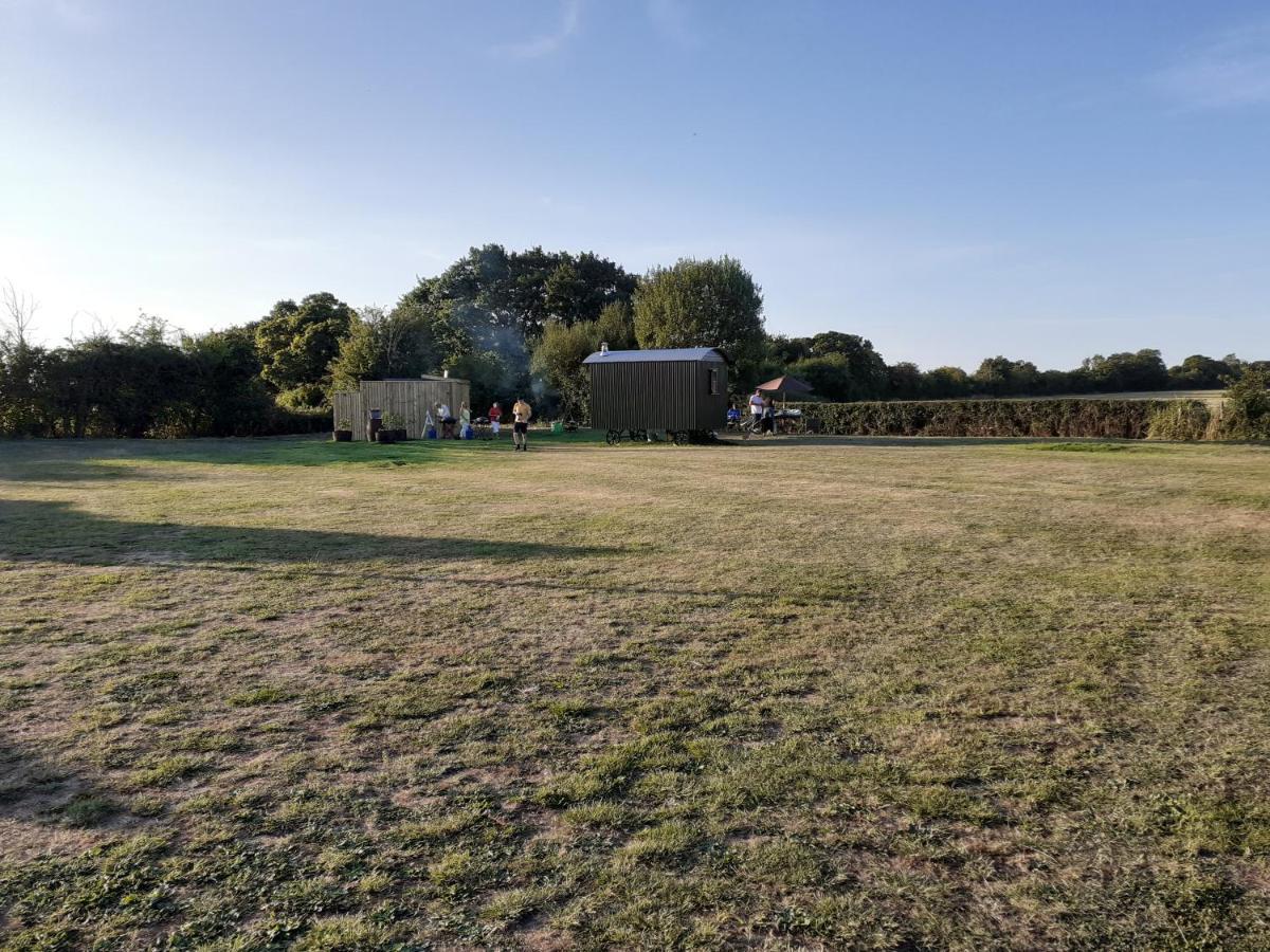 Glamping In Wiltshire In Our Luxury Shepherds Hut Chippenham  Eksteriør billede